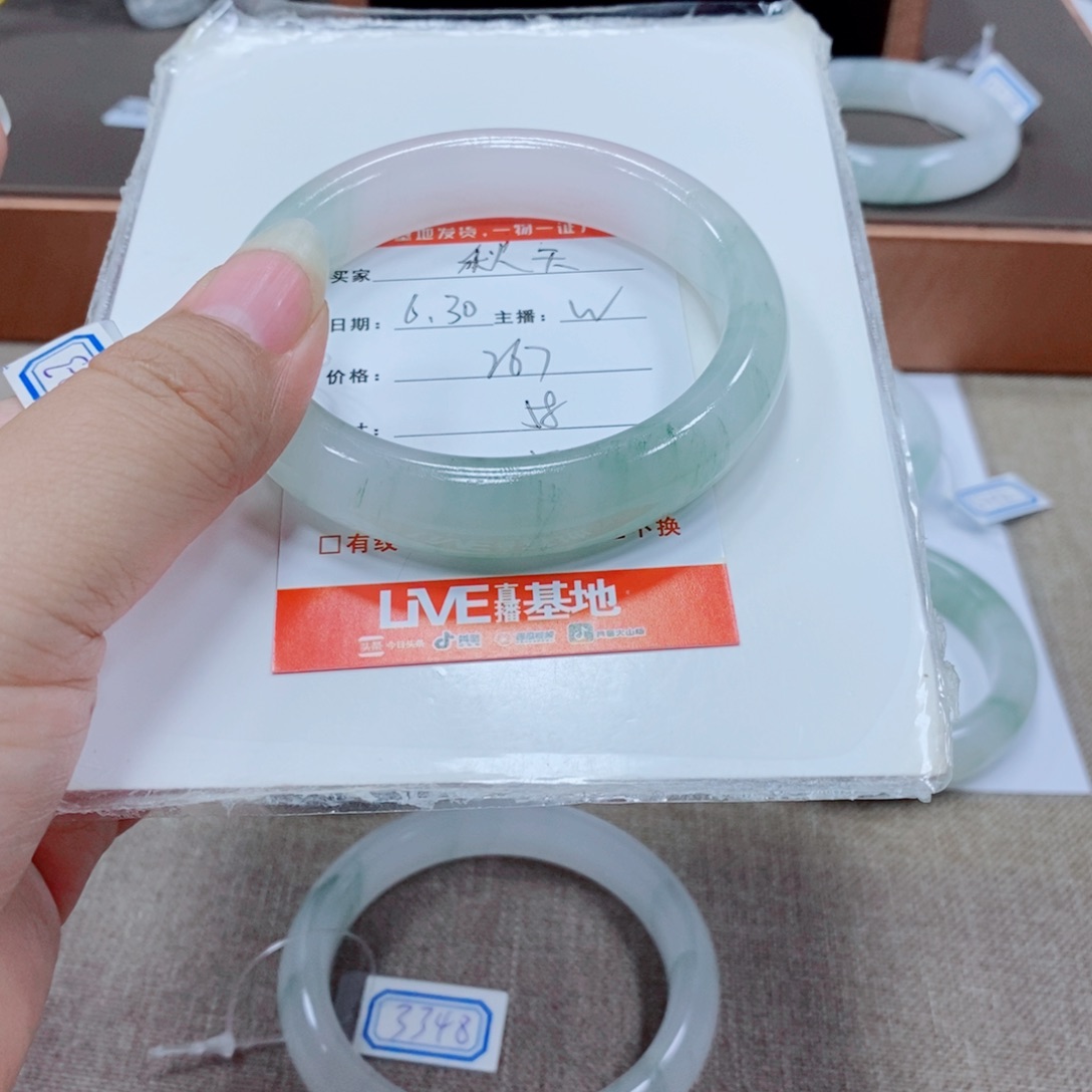 秋****石英岩玉手镯未镶嵌