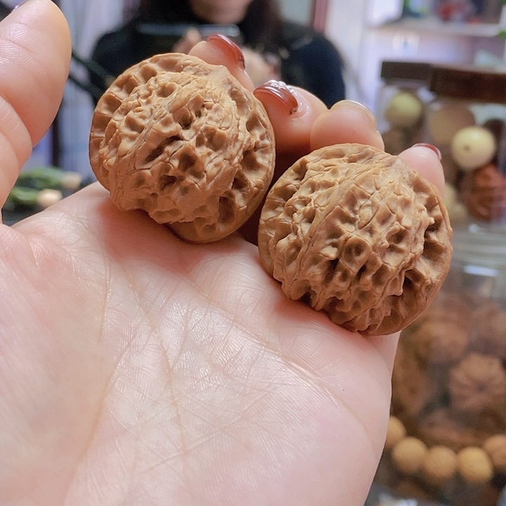【闪购商品】文玩核桃把件37闷尖凤眼