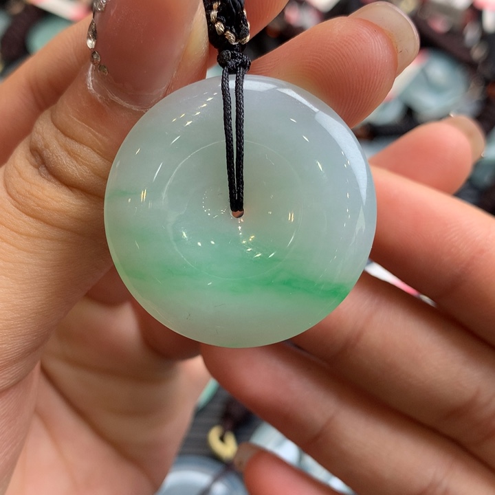 翡翠18K金镶嵌颈饰32.8