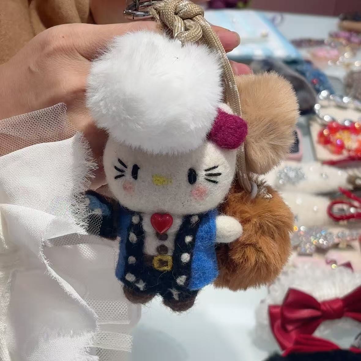 红色爱心kt毛球手机挂件