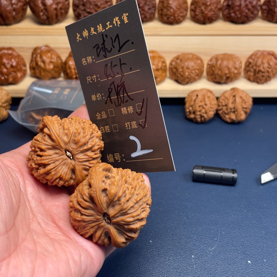 文玩核桃吊坠叫****西文玩核桃02