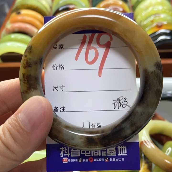 奶***贝未镶嵌蛇纹石玉手镯