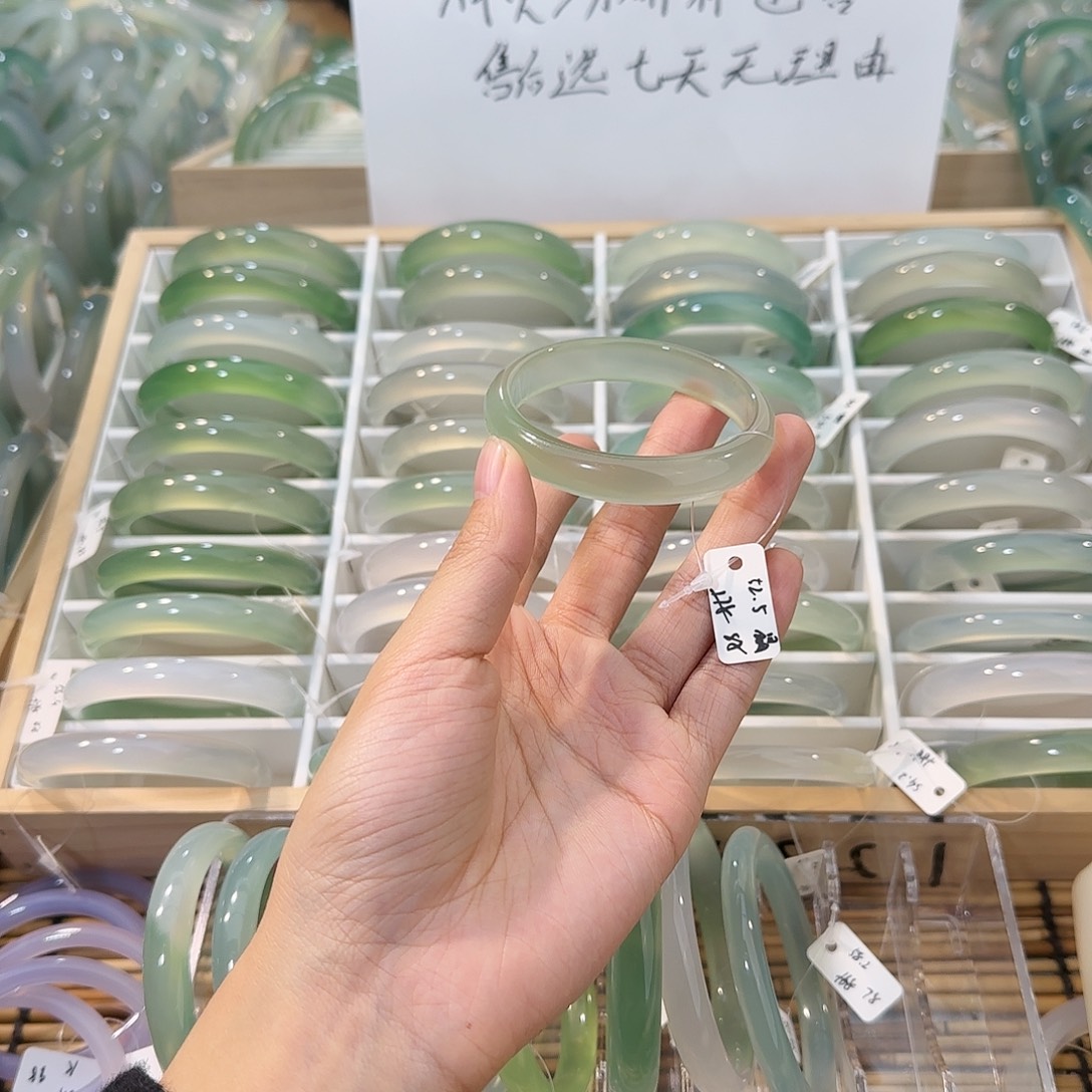玛瑙/玉髓未镶嵌手镯圈口52.5