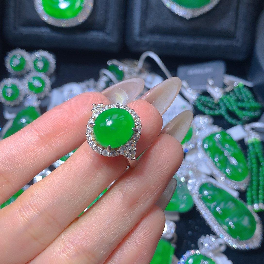 翡翠颈饰银S925镶嵌翡翠