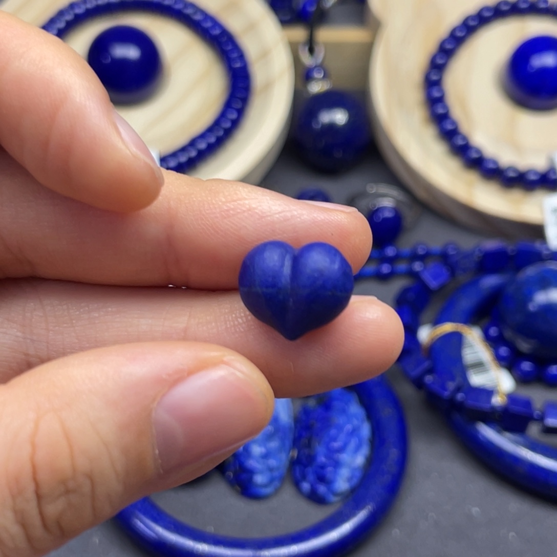 青金石未镶嵌小屁桃