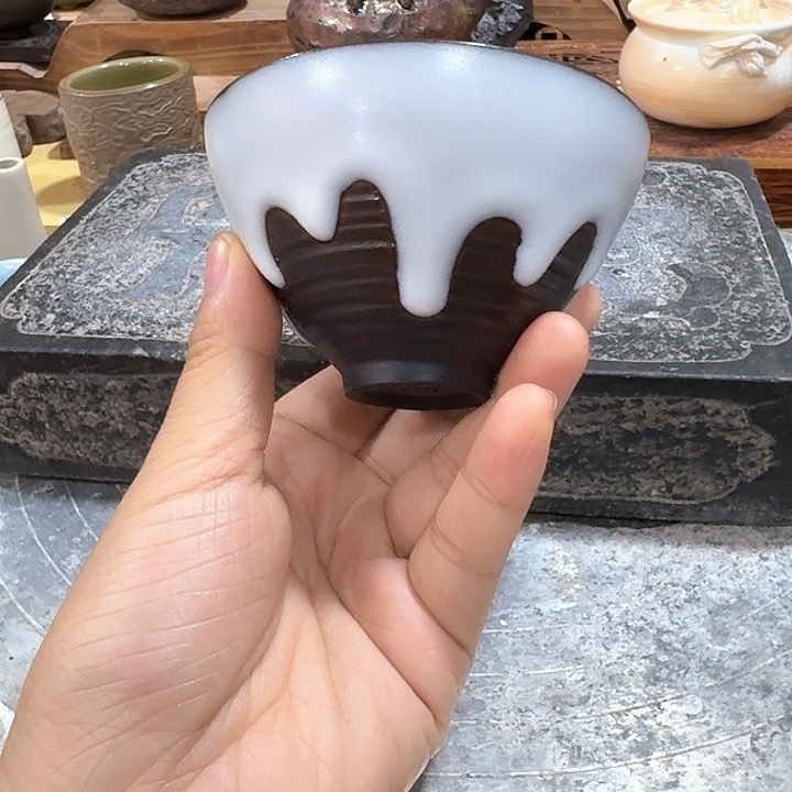 主人杯一个，瓷。。品茗瓷