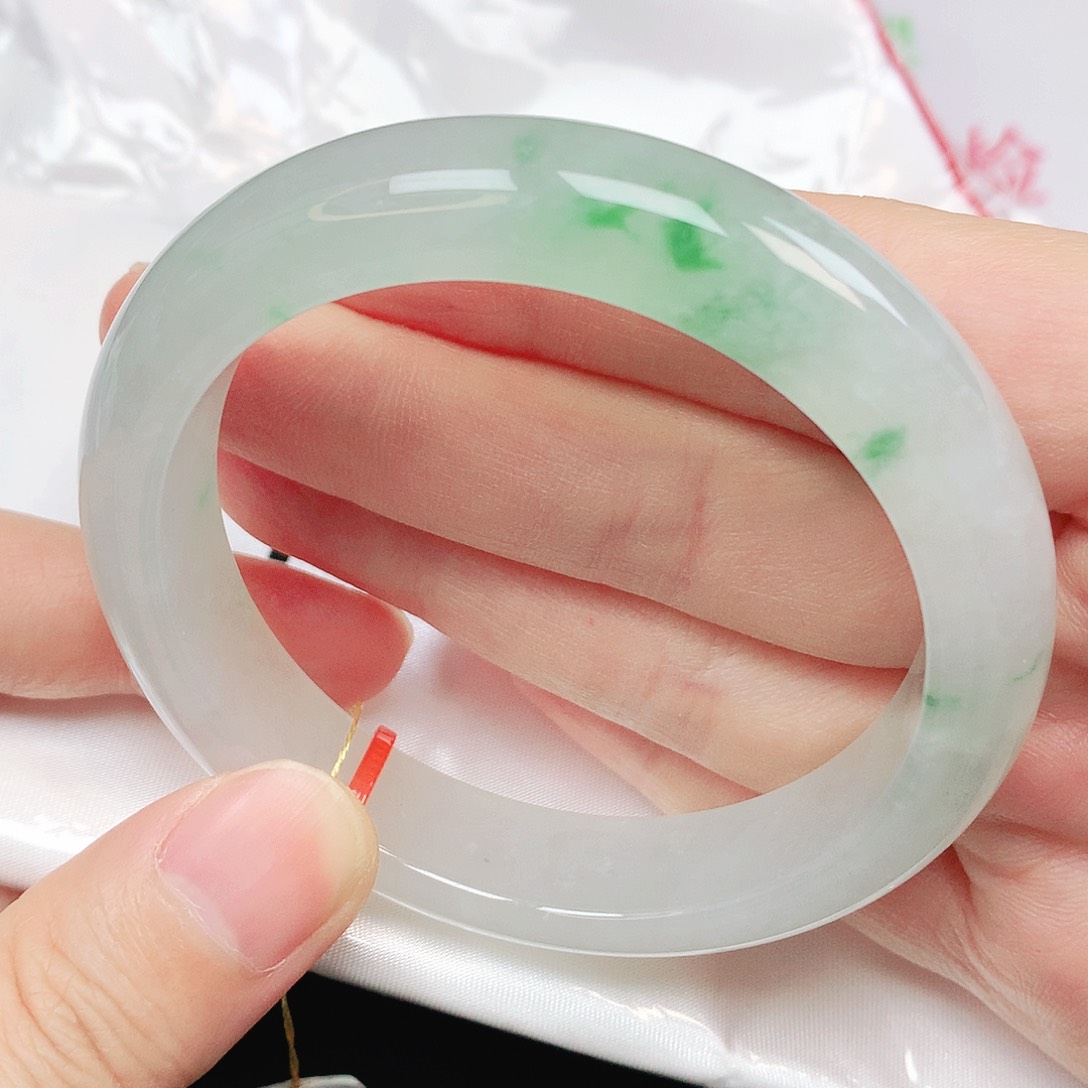 翡翠手镯未镶嵌抖音711