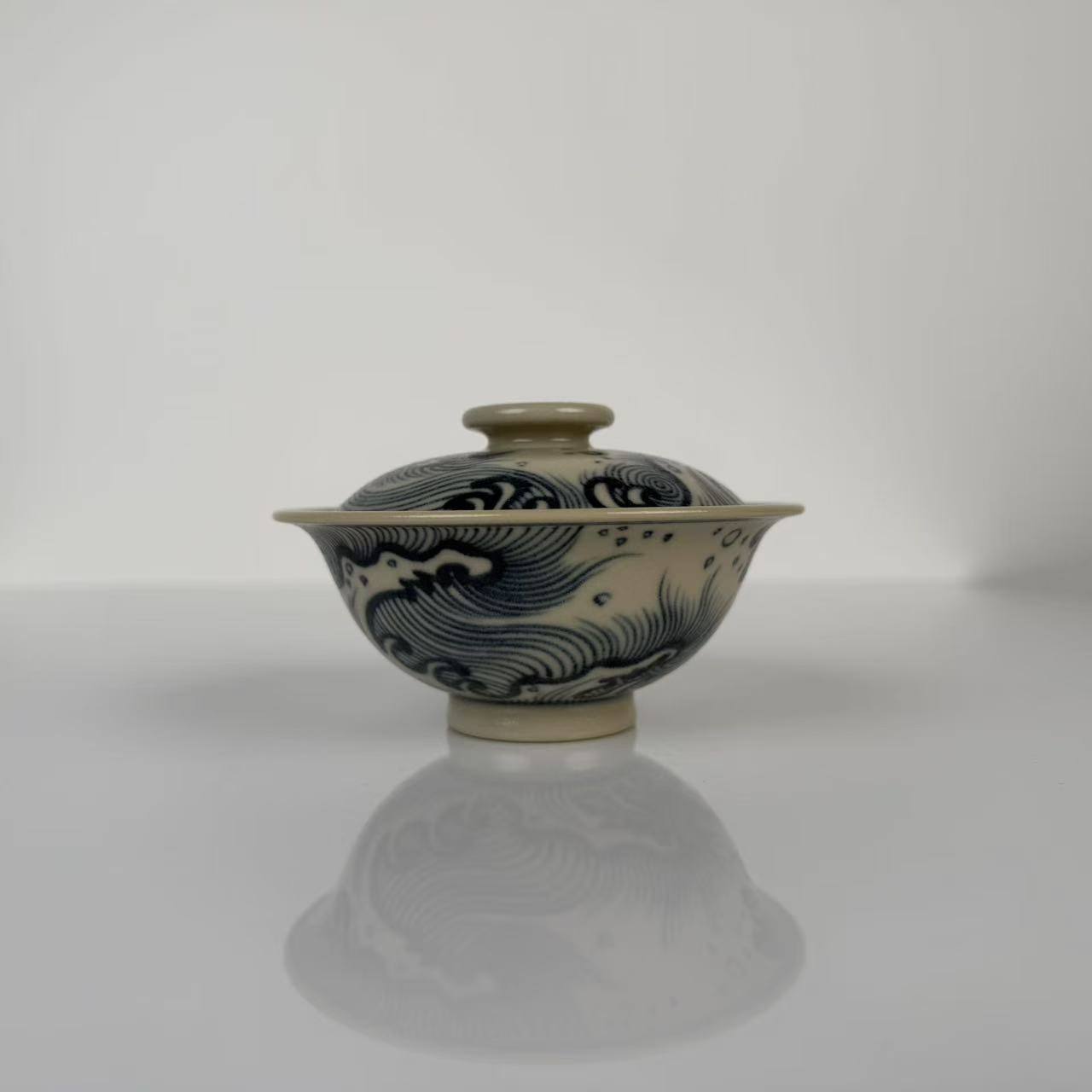 南山云泊 2号釉海浪龙纹盖碗