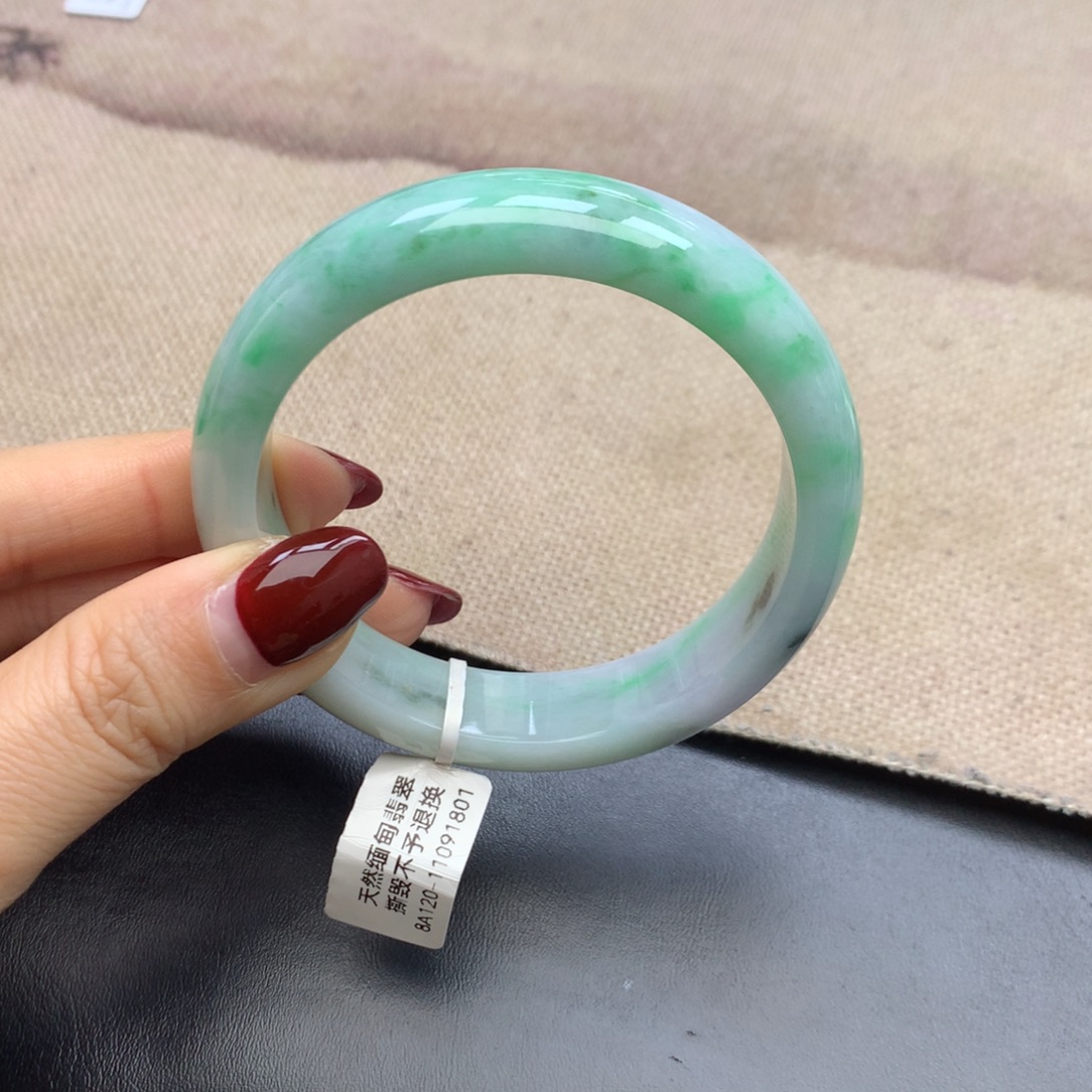 云***轻翡翠未镶嵌手镯绿