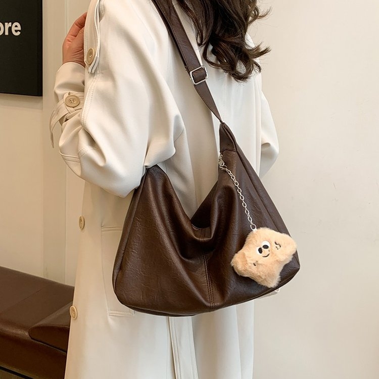 【带挂件】单肩托特包2024新款大容量包包软包简约大包大学生通勤包