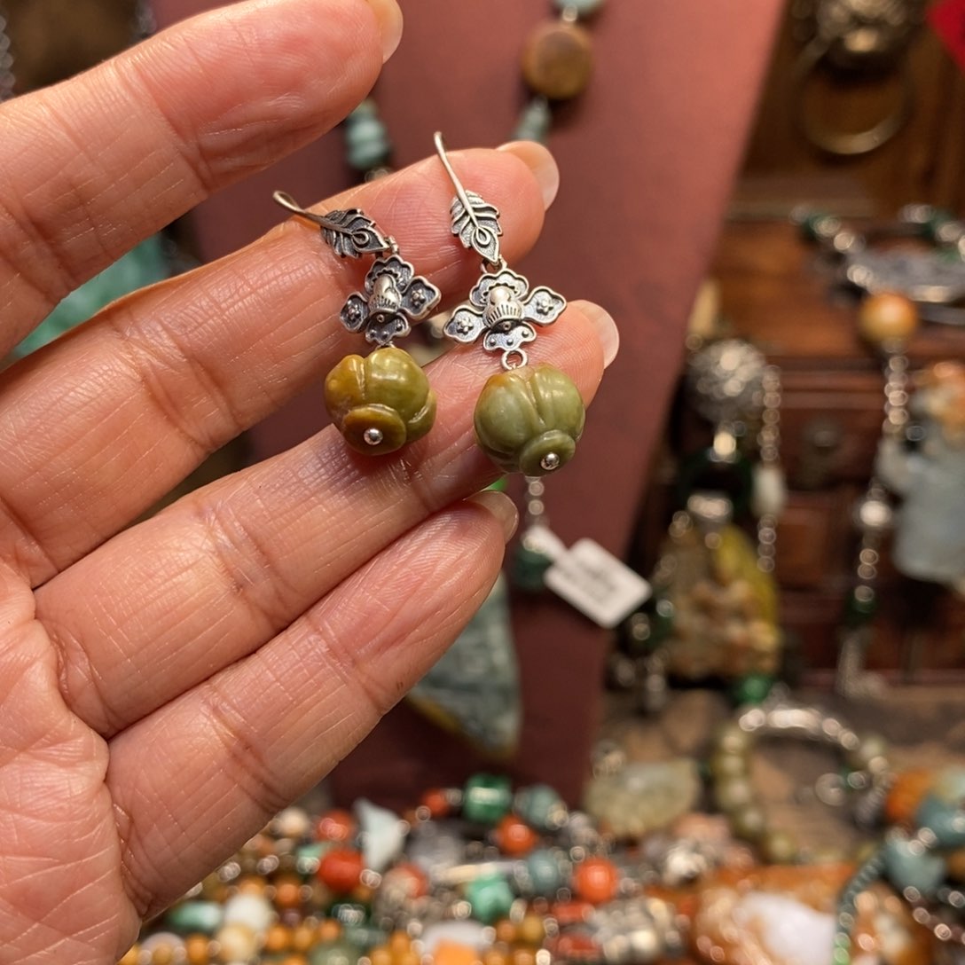 翡翠吊坠(赠链)未镶嵌