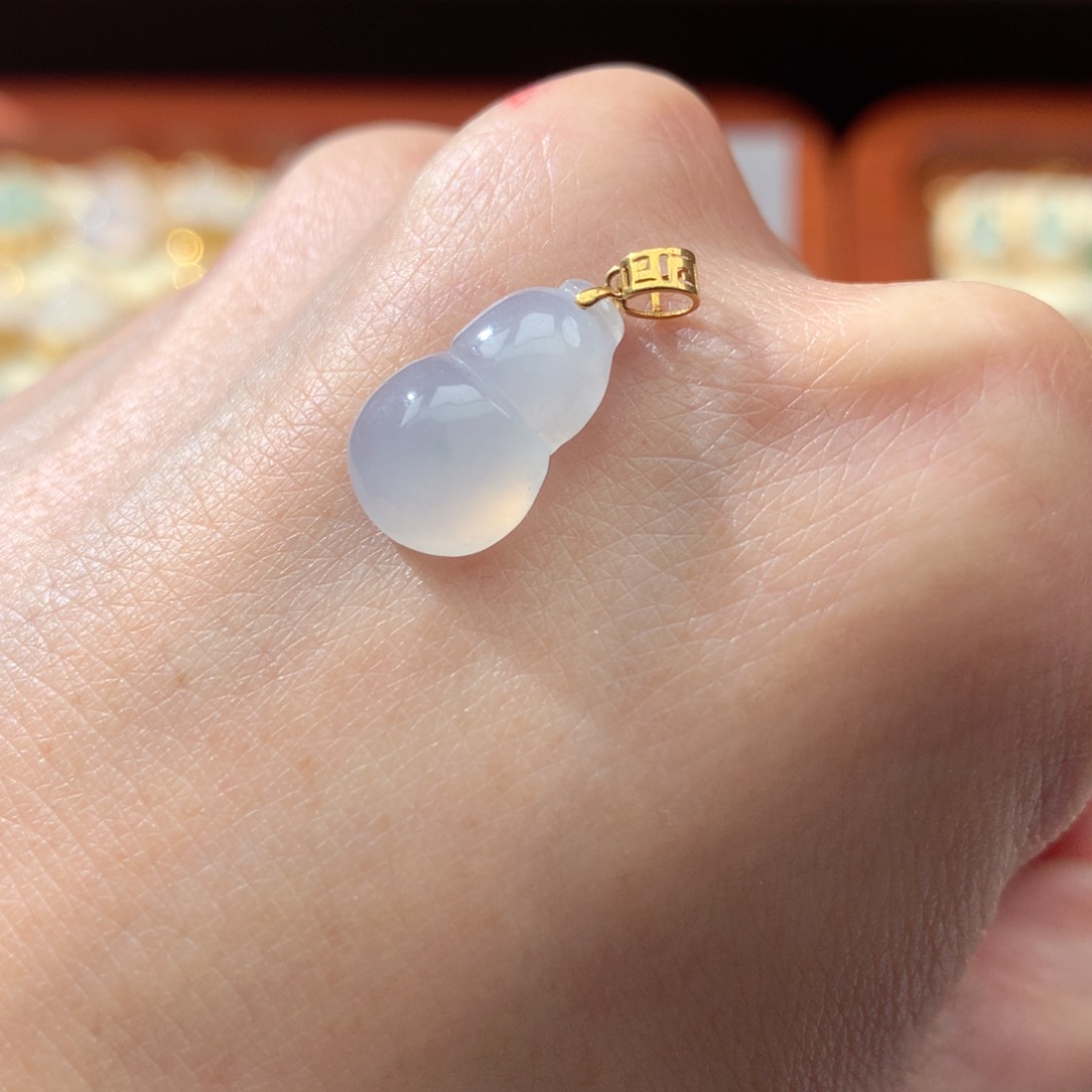 翡翠颈饰18K金镶嵌翡翠