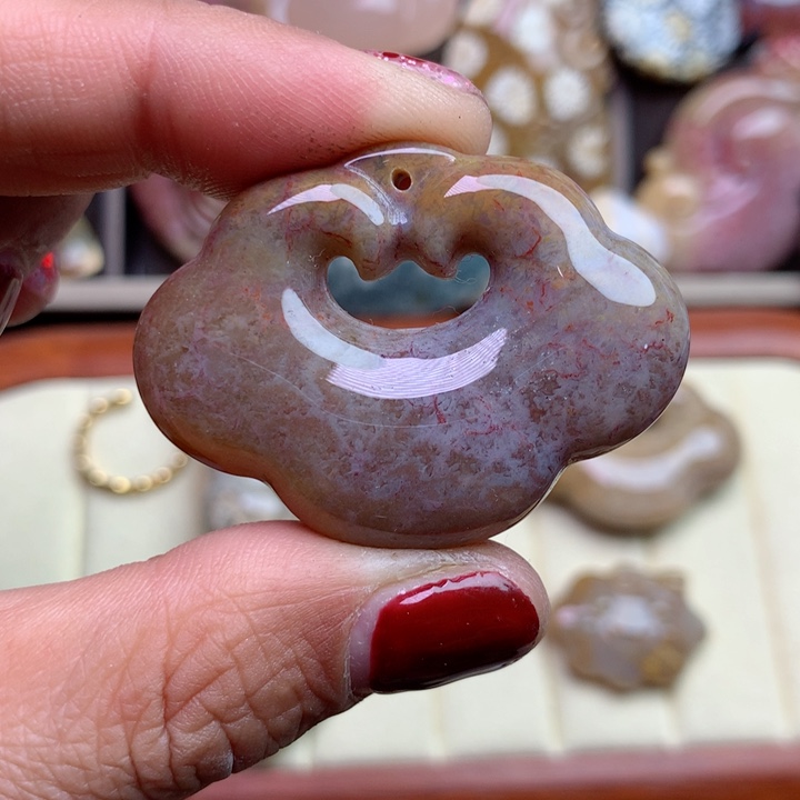 硅化珊瑚（珊瑚玉）颈饰未镶嵌