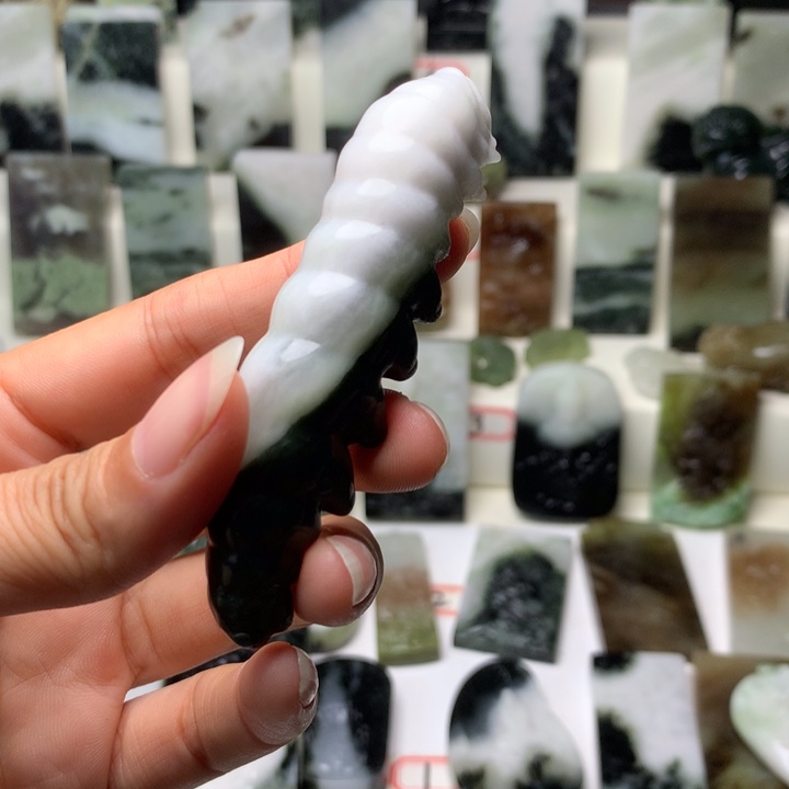 跳***虎独山玉未镶嵌颈饰