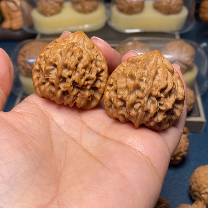 【闪购商品】文玩核桃把件龙门涧