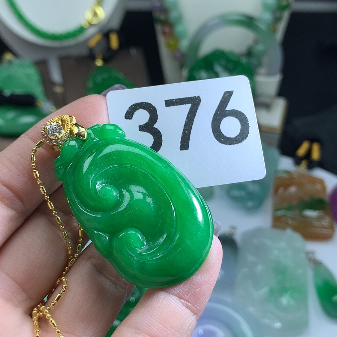 翡翠未镶嵌吊坠(赠链)