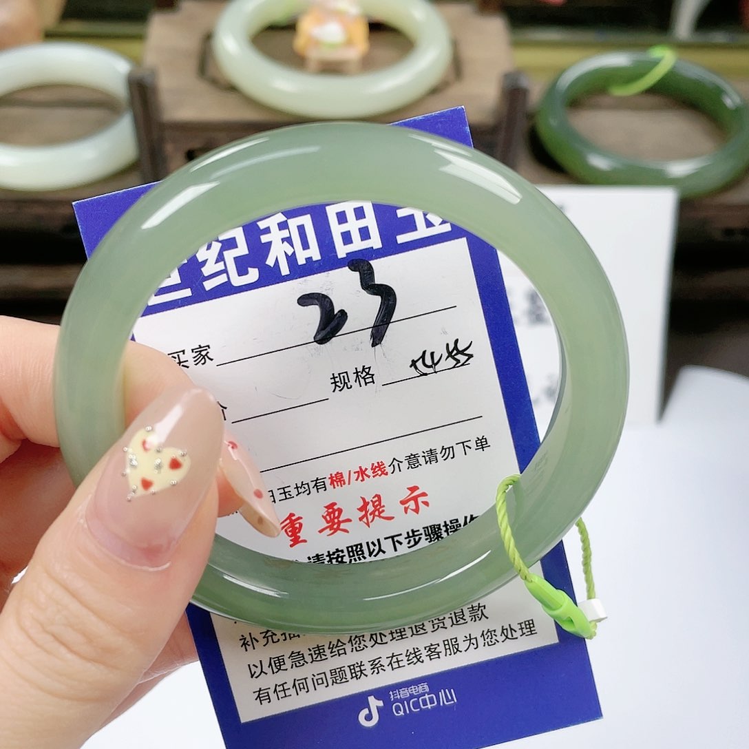 【闪购商品】未镶嵌手镯和田玉