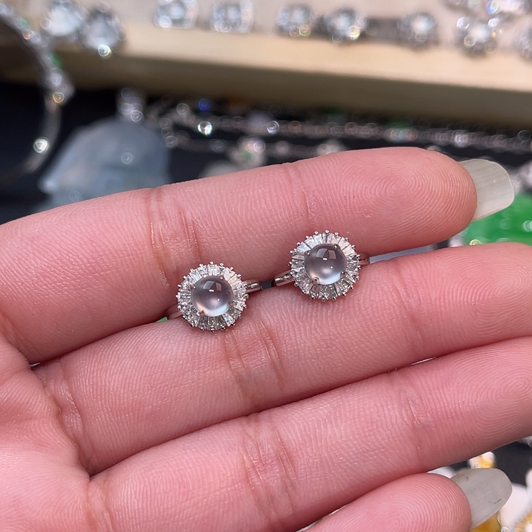 翡翠18K金镶嵌耳饰蛋面