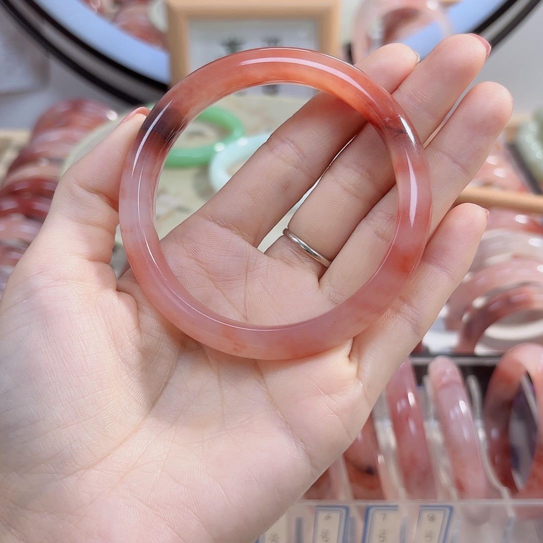 石英质玉手镯未镶嵌和**气