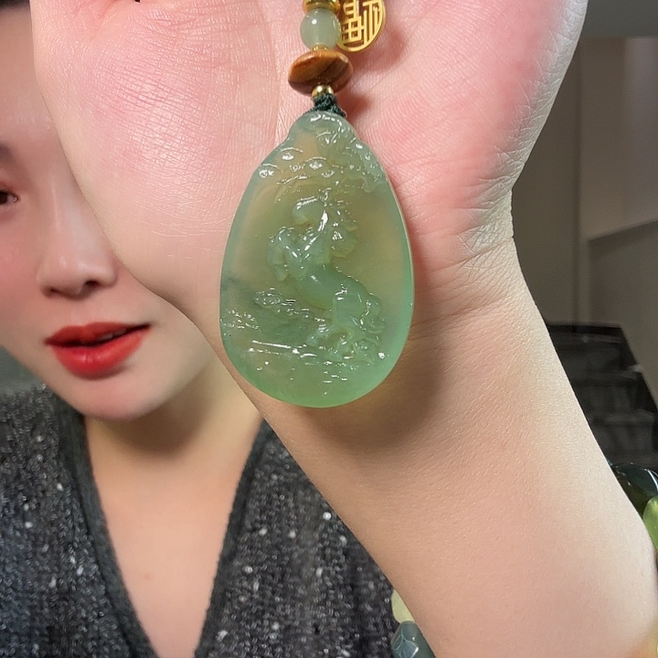 一****蛇纹石玉未镶嵌颈饰