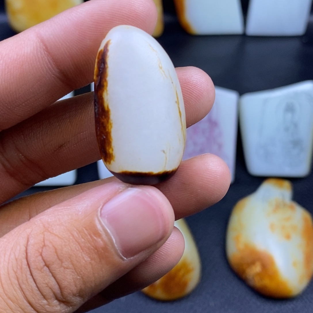 未镶嵌吊坠定制和田玉回****）