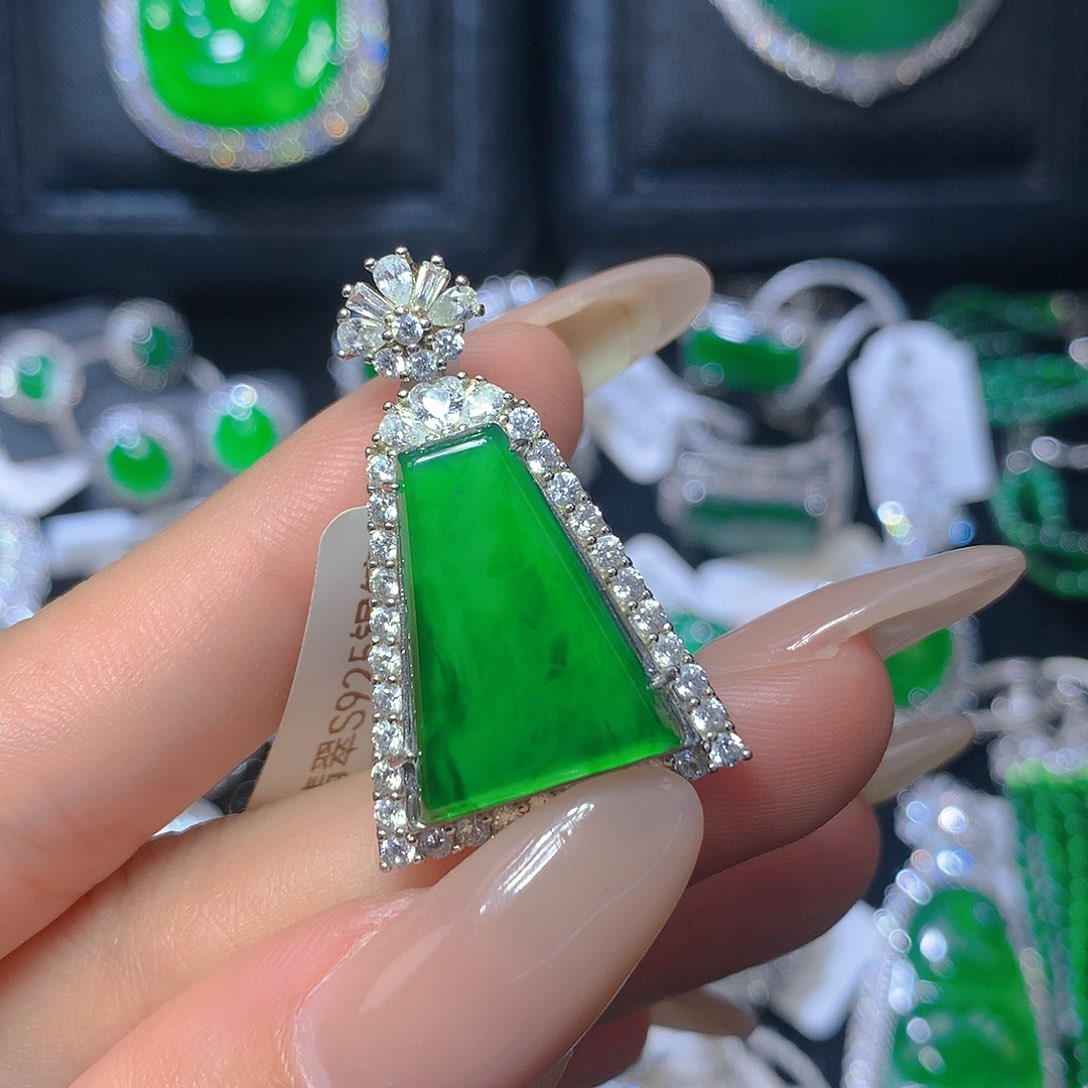 翡翠吊坠(不含链)银S925镶嵌翡翠