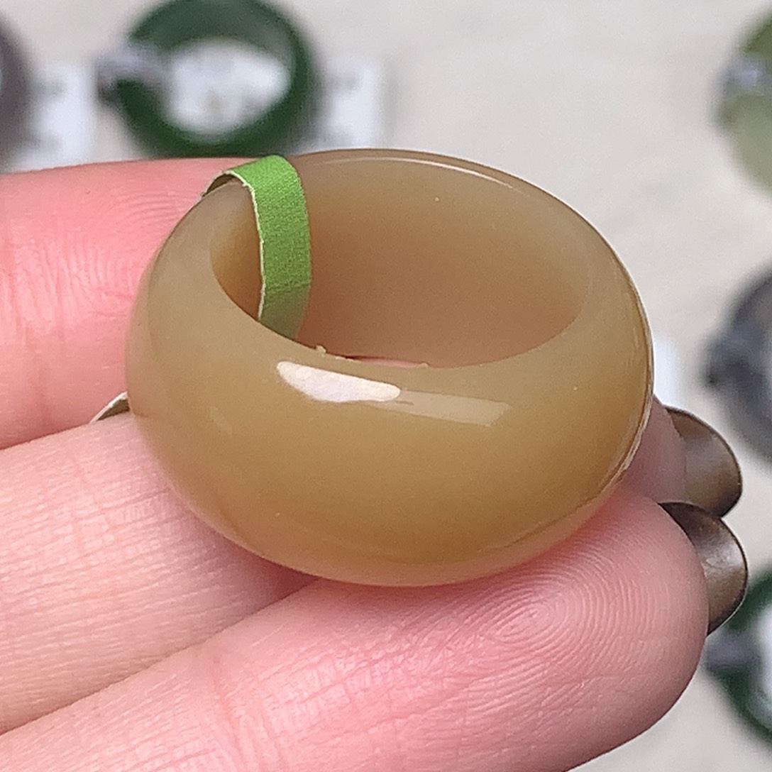 未镶嵌戒指和田玉