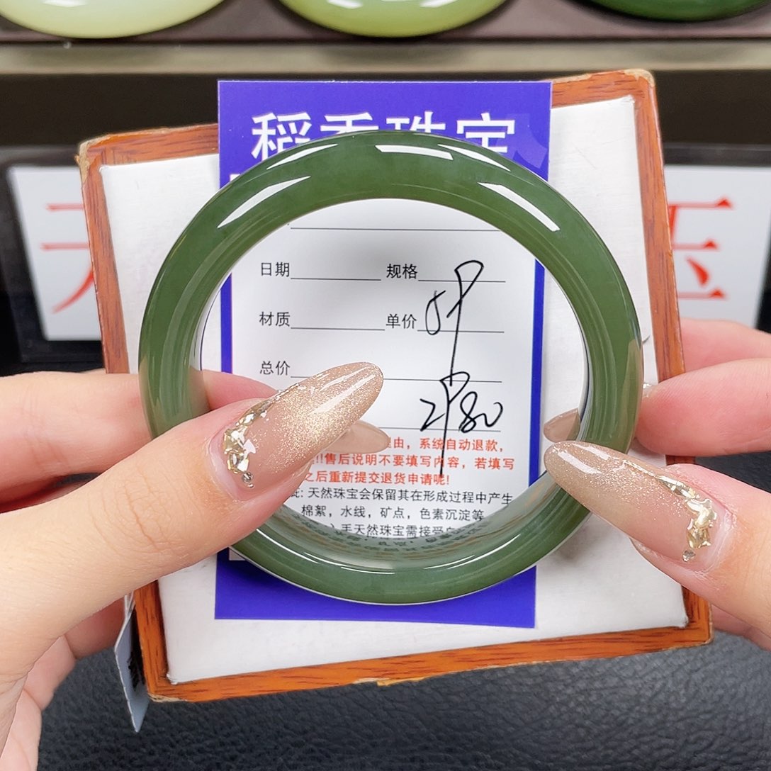 和田玉手镯未镶嵌