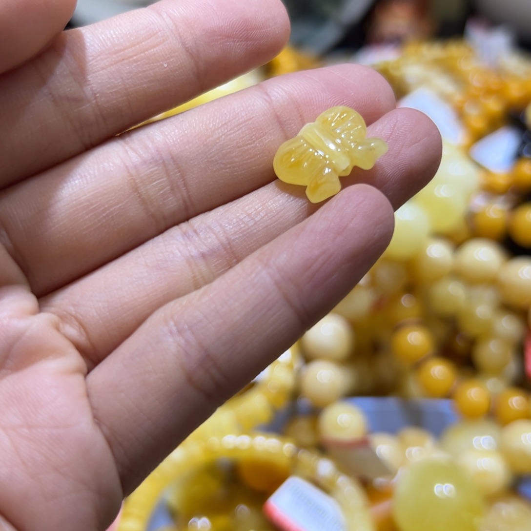 琥珀珠宝奇石未镶嵌