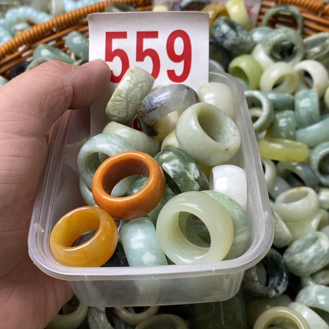 蛇纹石玉挂坠未镶嵌