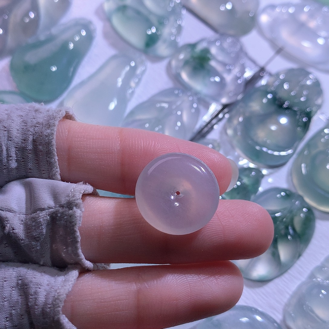 颈饰未镶嵌翡翠扣