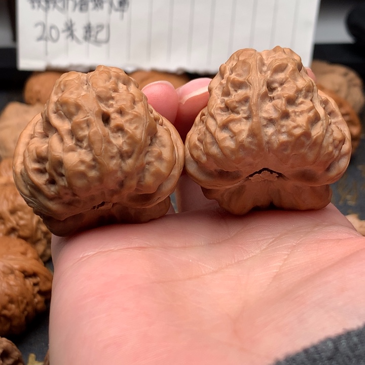 文玩核桃吊坠王*彪核桃