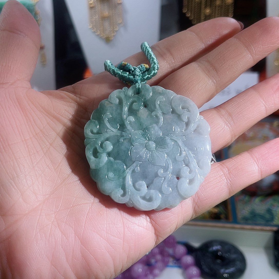 翡翠颈饰未镶嵌翡翠双面花牌