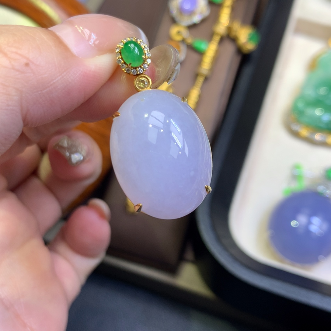 翡翠18K金镶嵌颈饰