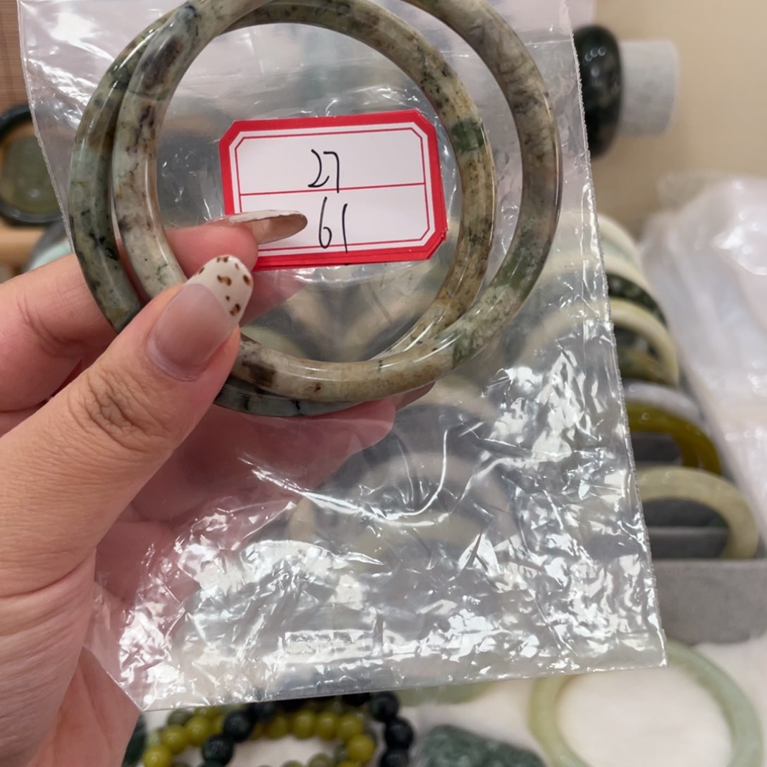 蛇纹石玉手镯未镶嵌