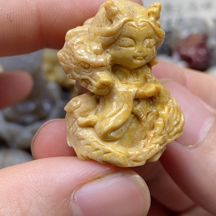 颈饰未镶嵌硅化珊瑚（珊瑚玉）