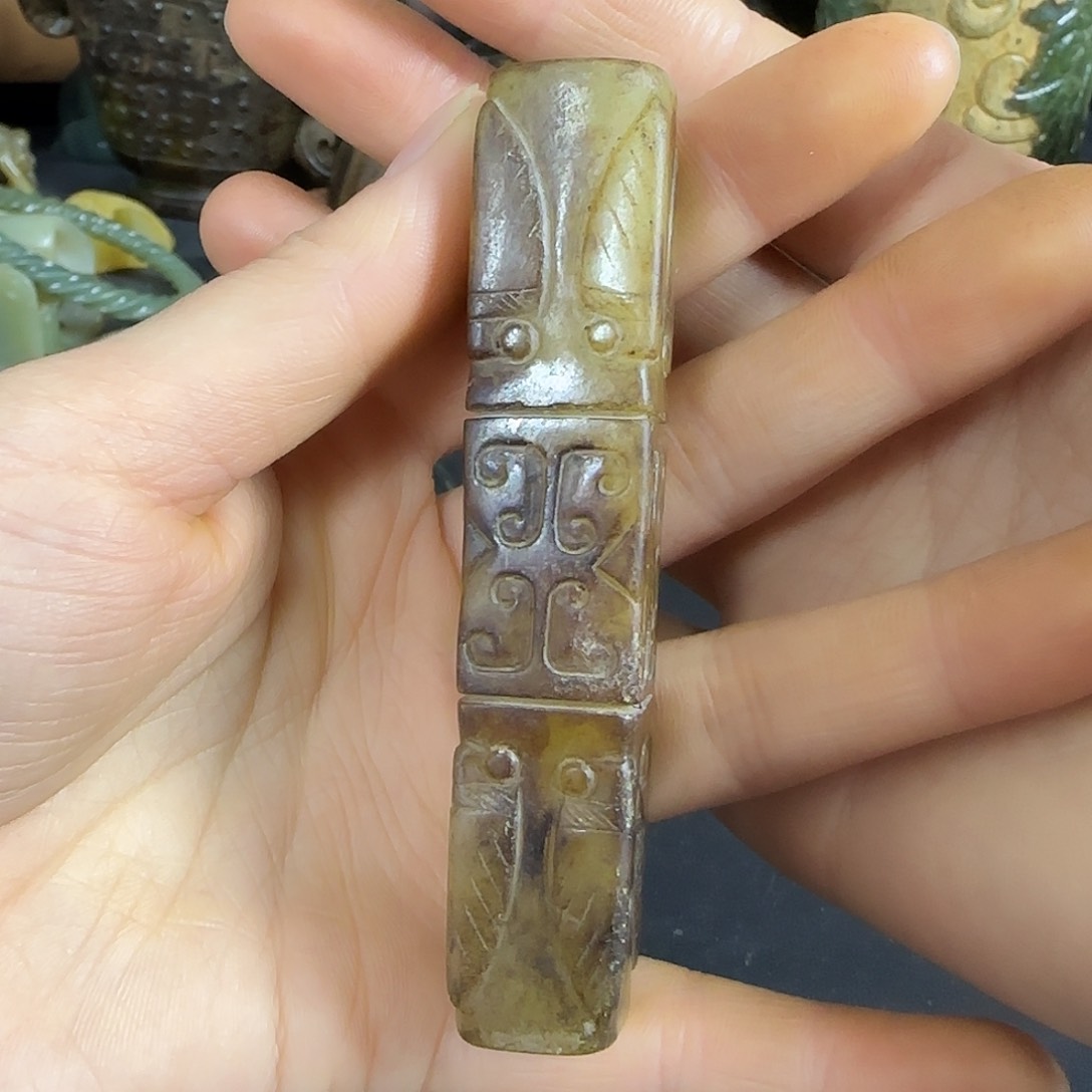 透闪石质玉挂件未镶嵌