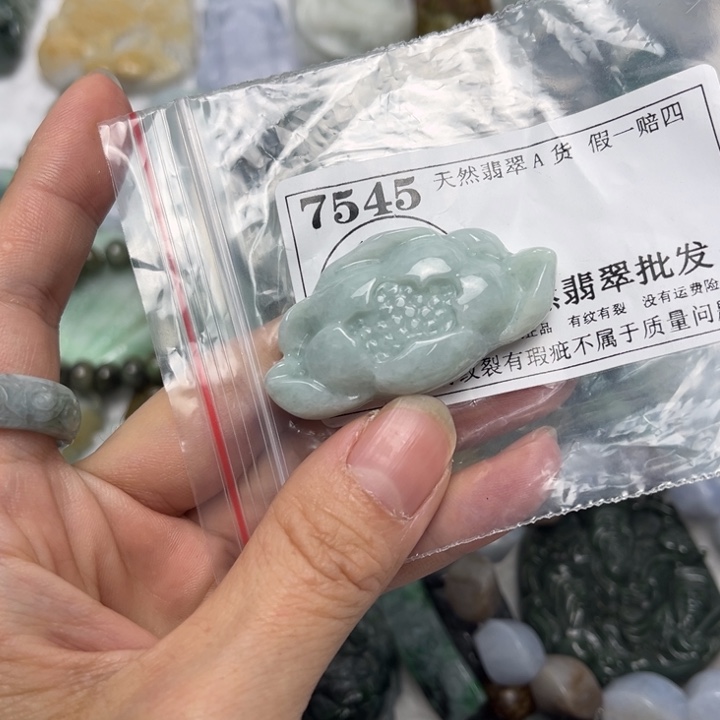 翡翠未镶嵌颈饰7545