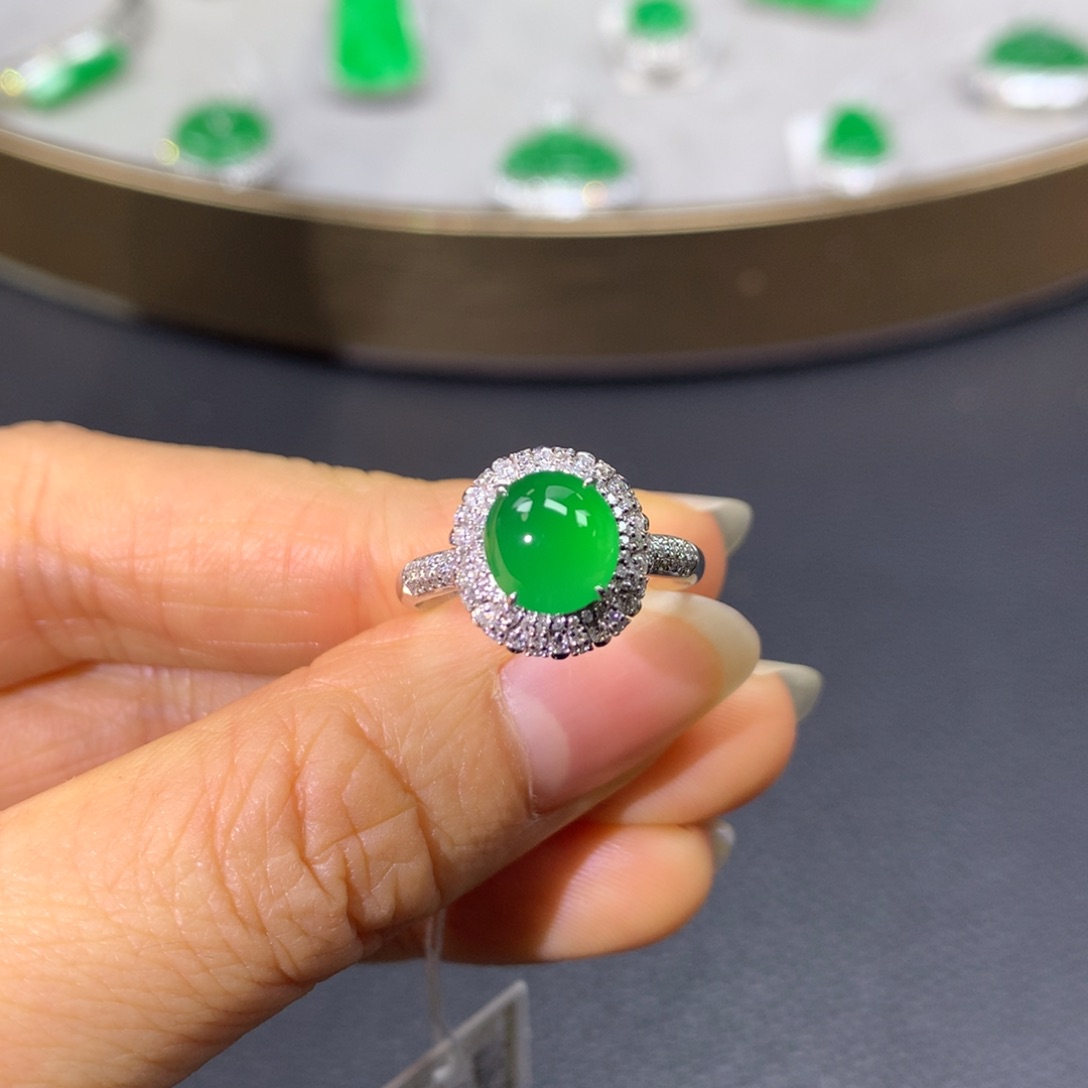 翡翠戒指18K金镶嵌翡翠