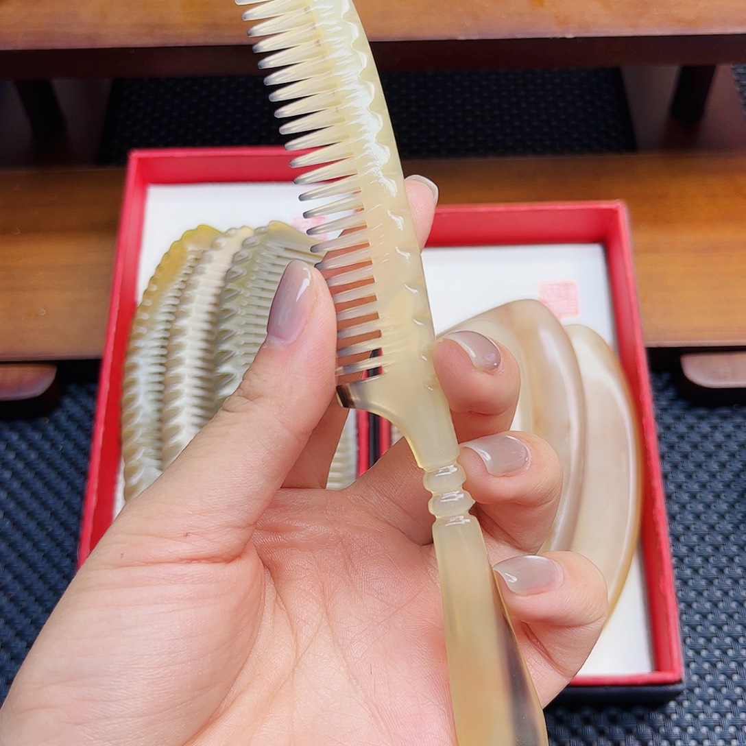 手工制作纯牛角梳子