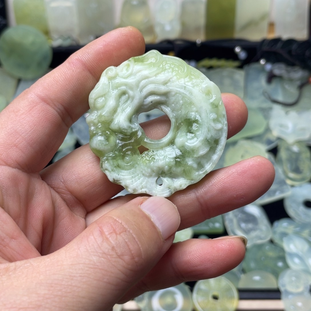 未镶嵌蛇纹石玉颈饰