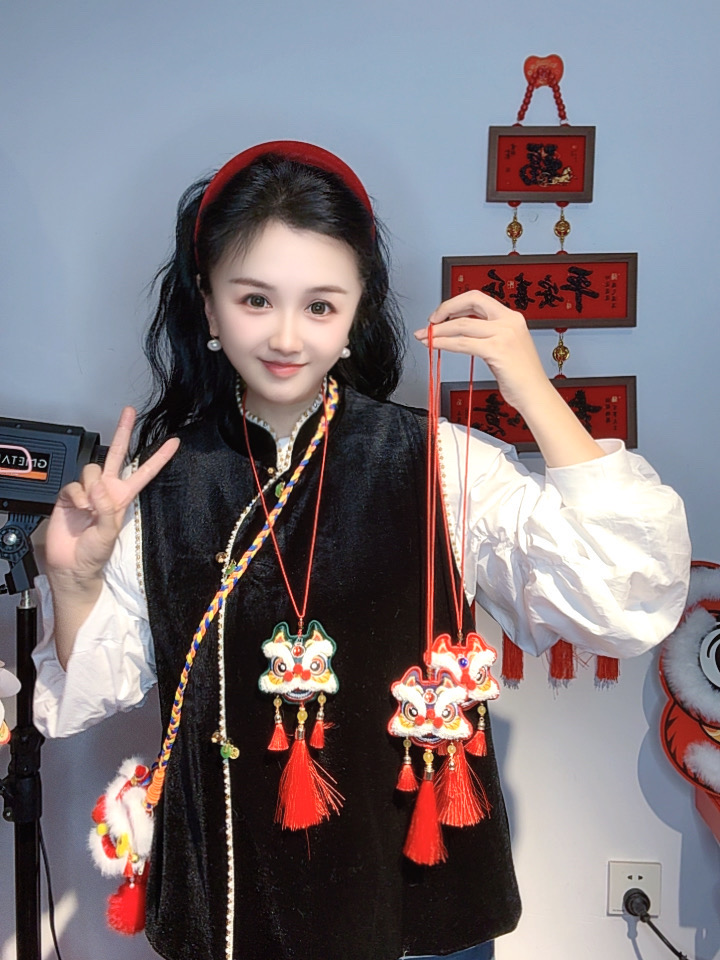 新中式醒狮香包香囊挂件同心锁香包刺绣香囊手工醒狮流苏香囊香包