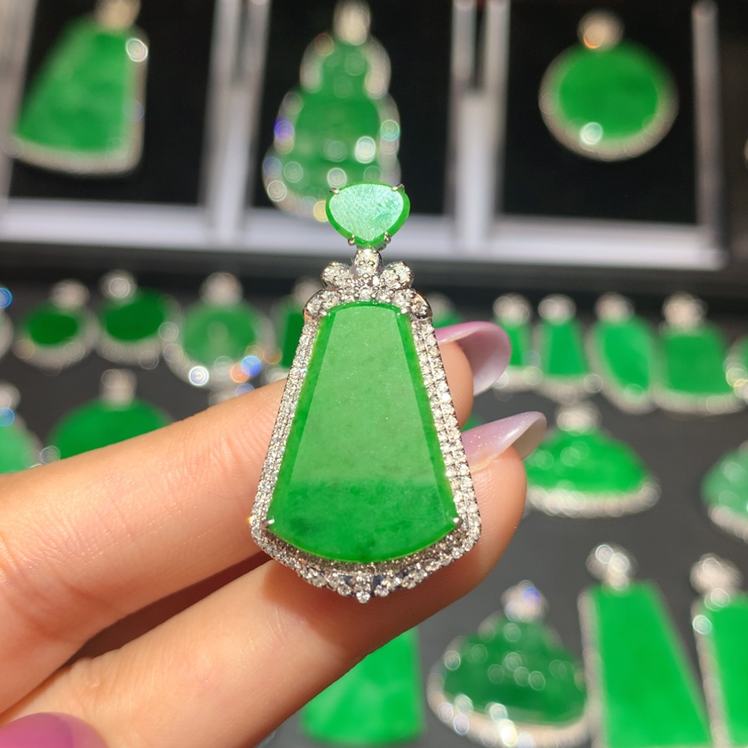 翡翠颈饰18K金镶嵌7****兰翡翠