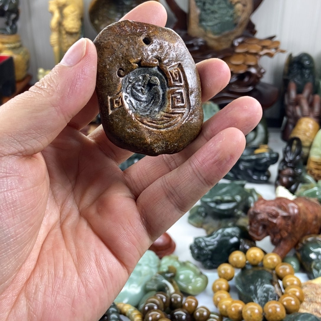 岫岩河磨玉（透闪石质玉）未镶嵌把件