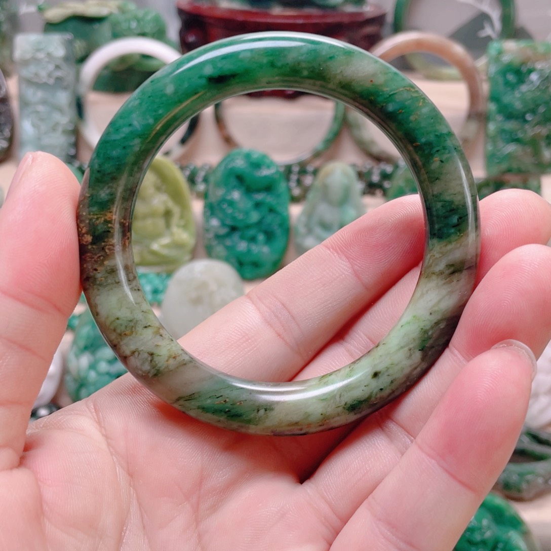 独山玉未镶嵌手镯