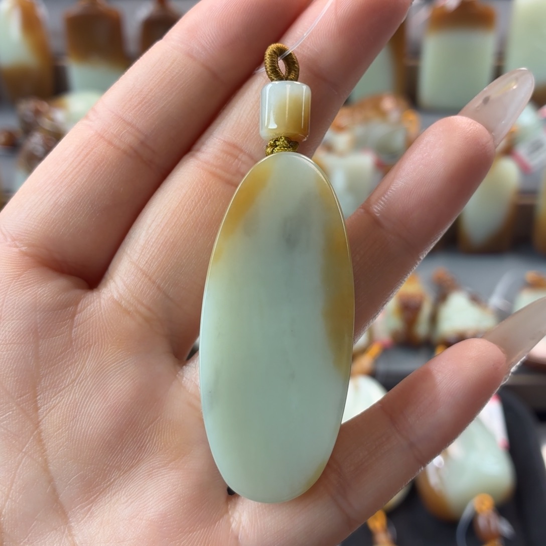 平***乐和田玉未镶嵌颈饰