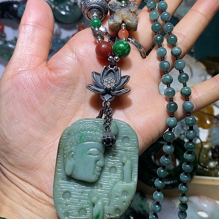 翡翠未镶嵌吊坠(赠链)