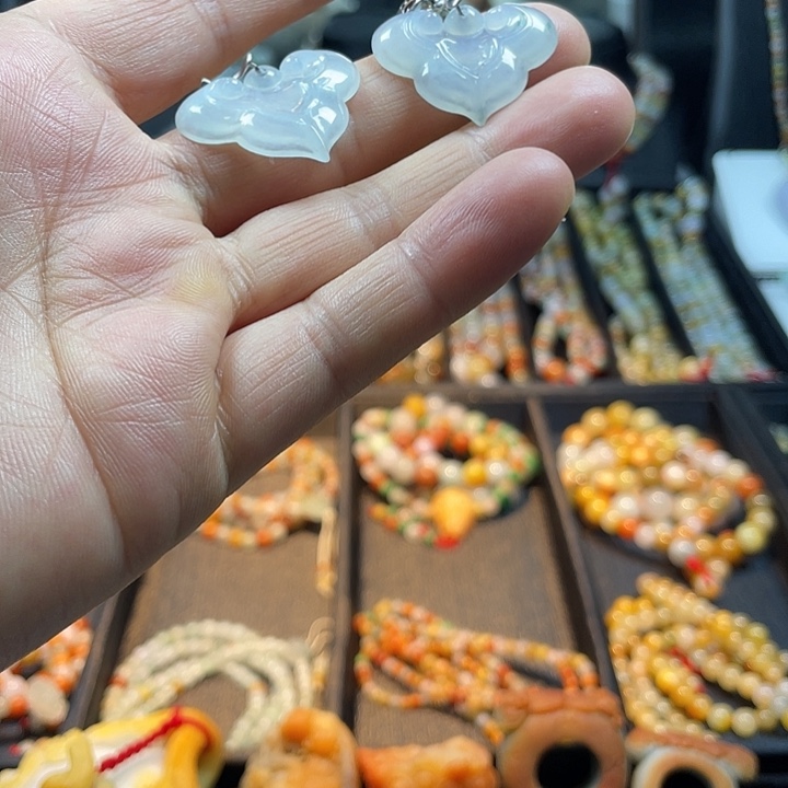 翡翠未镶嵌颈饰挂坠