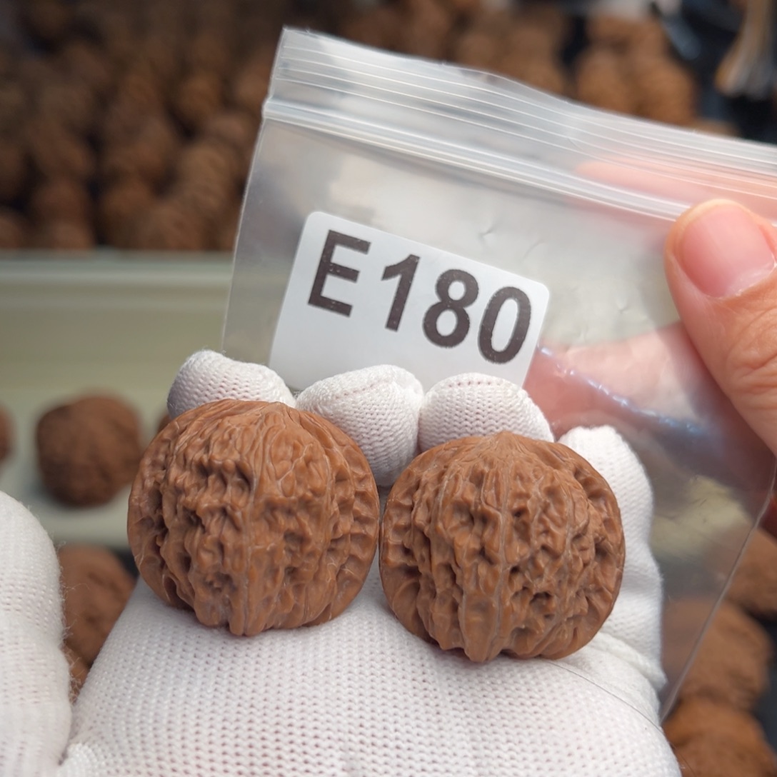 尼***卡手串文玩核桃E180石子磨33.5