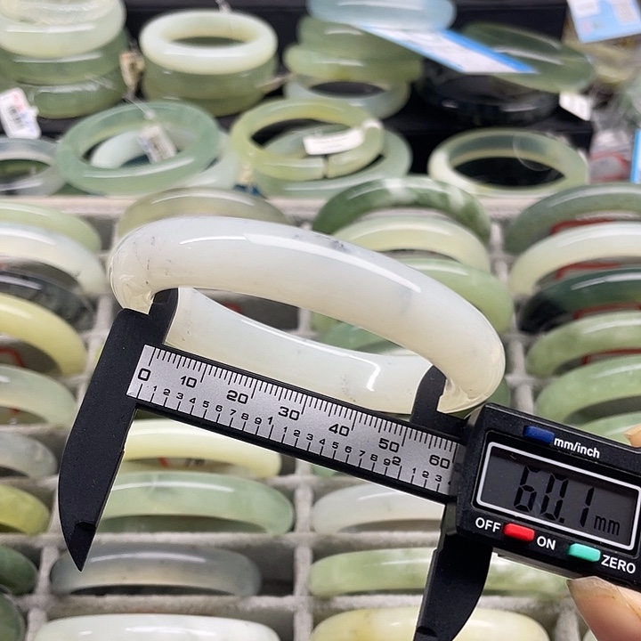 蛇纹石玉未镶嵌手镯93